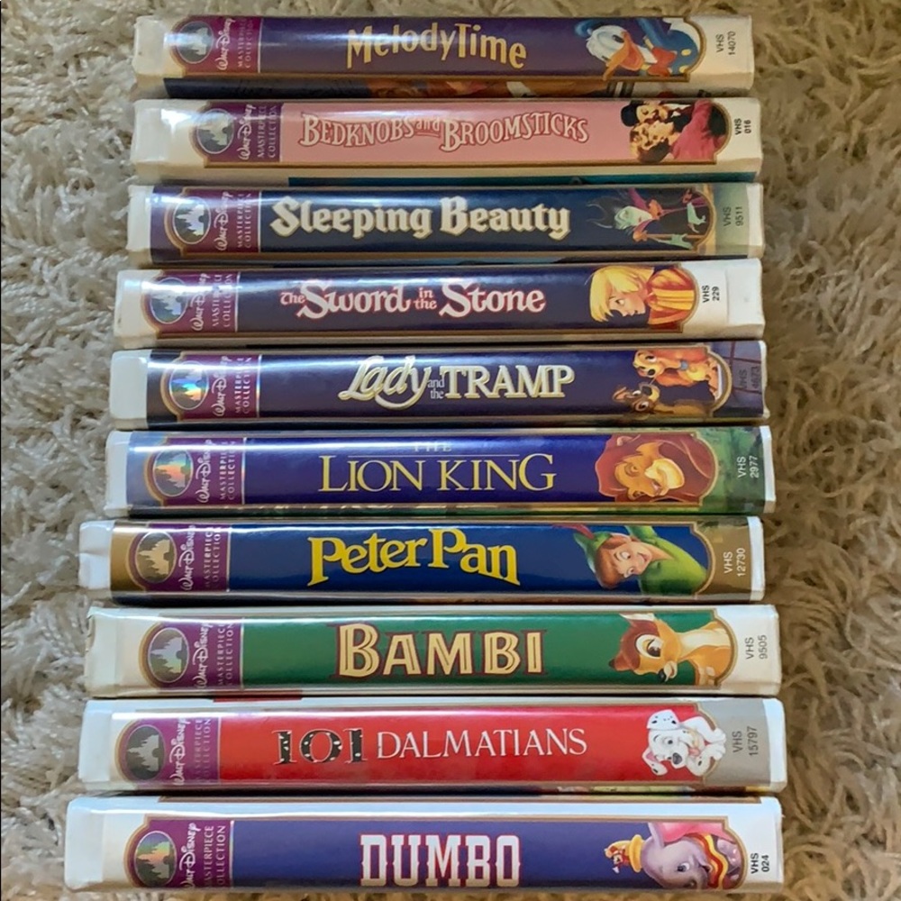 Lot of 10 Disney VHS tapes.